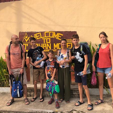 קואלה טהאן Dtahan Motel Taman Negara מראה חיצוני תמונה