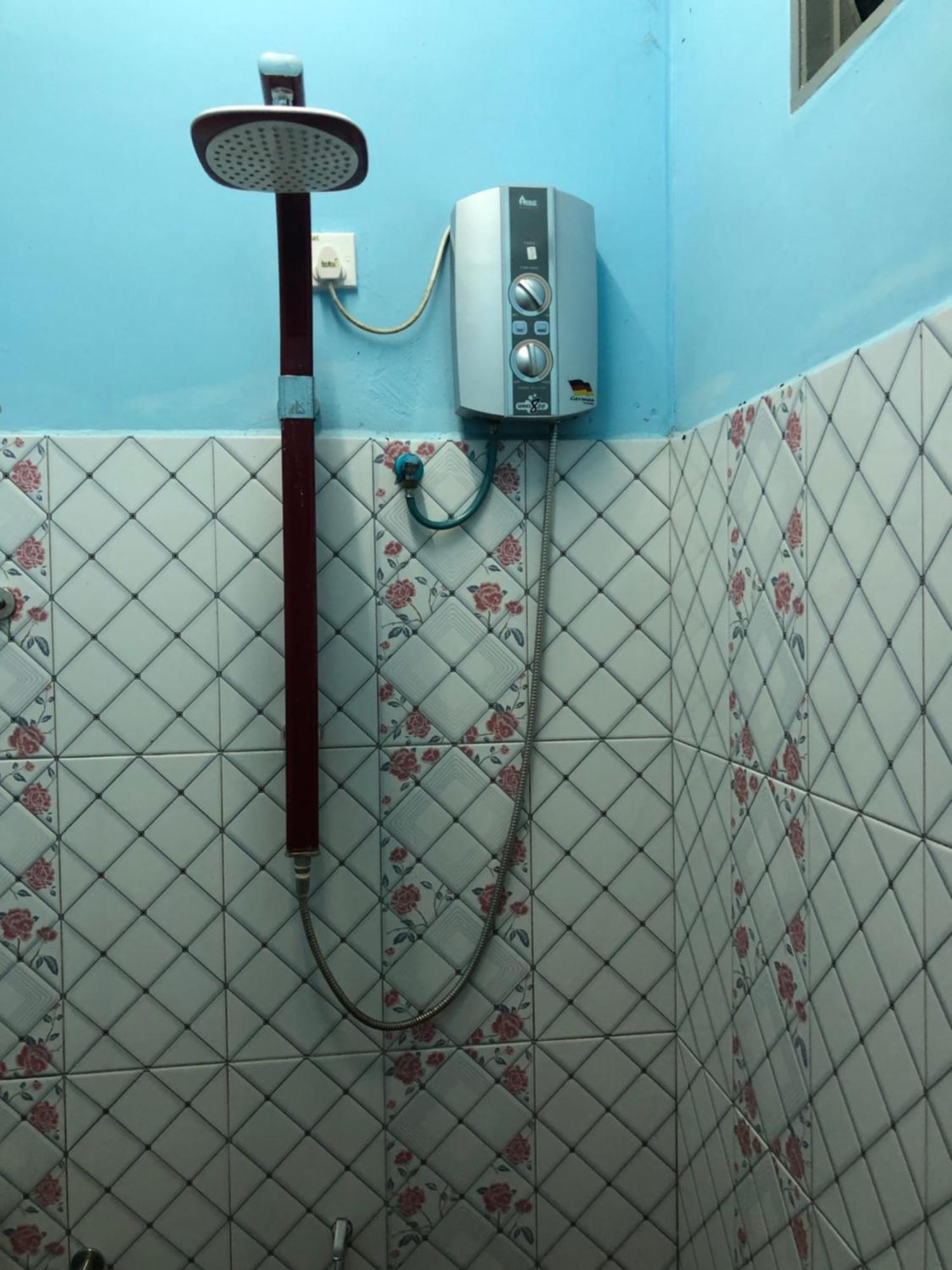 קואלה טהאן Dtahan Motel Taman Negara מראה חיצוני תמונה