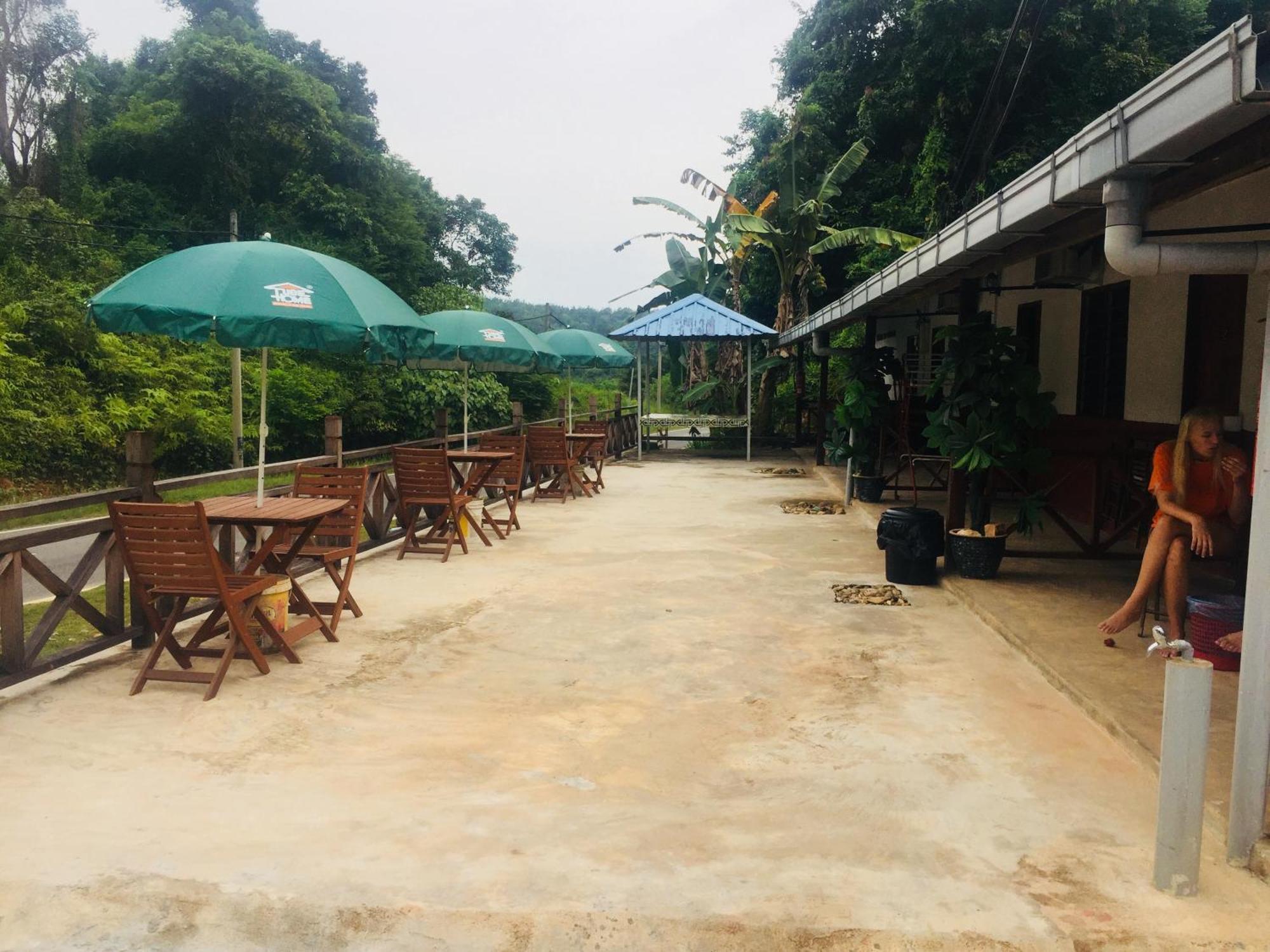קואלה טהאן Dtahan Motel Taman Negara מראה חיצוני תמונה