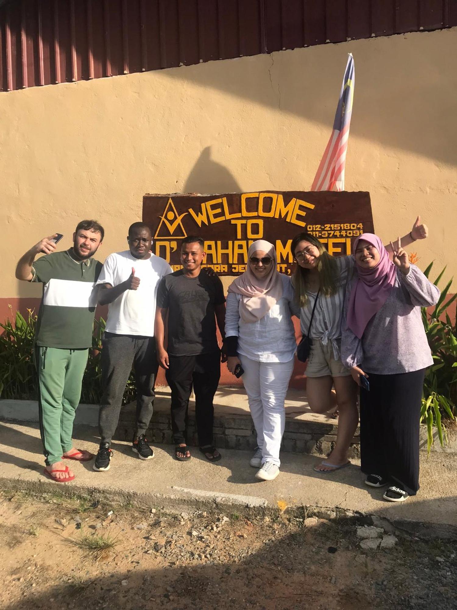 קואלה טהאן Dtahan Motel Taman Negara מראה חיצוני תמונה