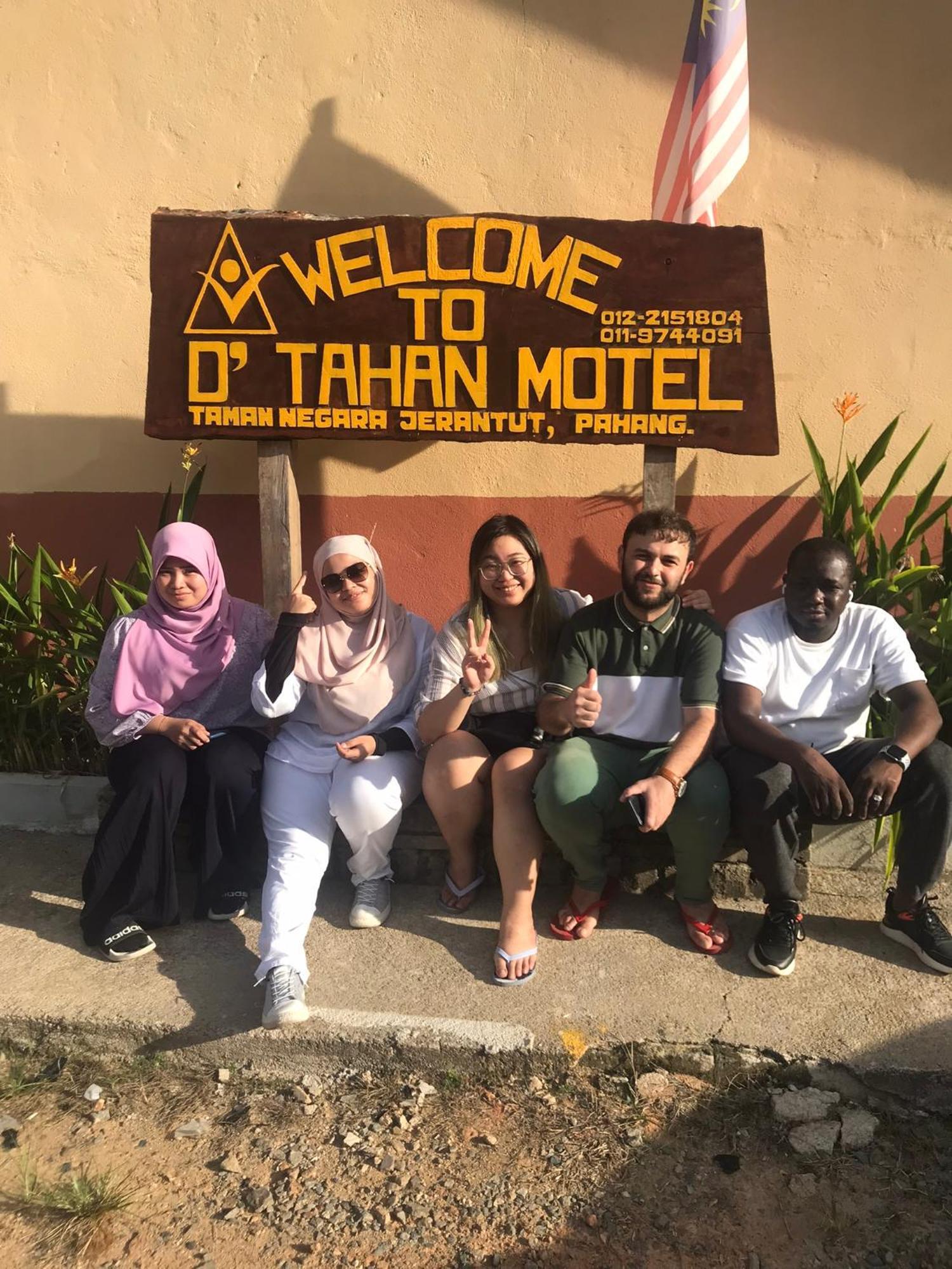 קואלה טהאן Dtahan Motel Taman Negara מראה חיצוני תמונה