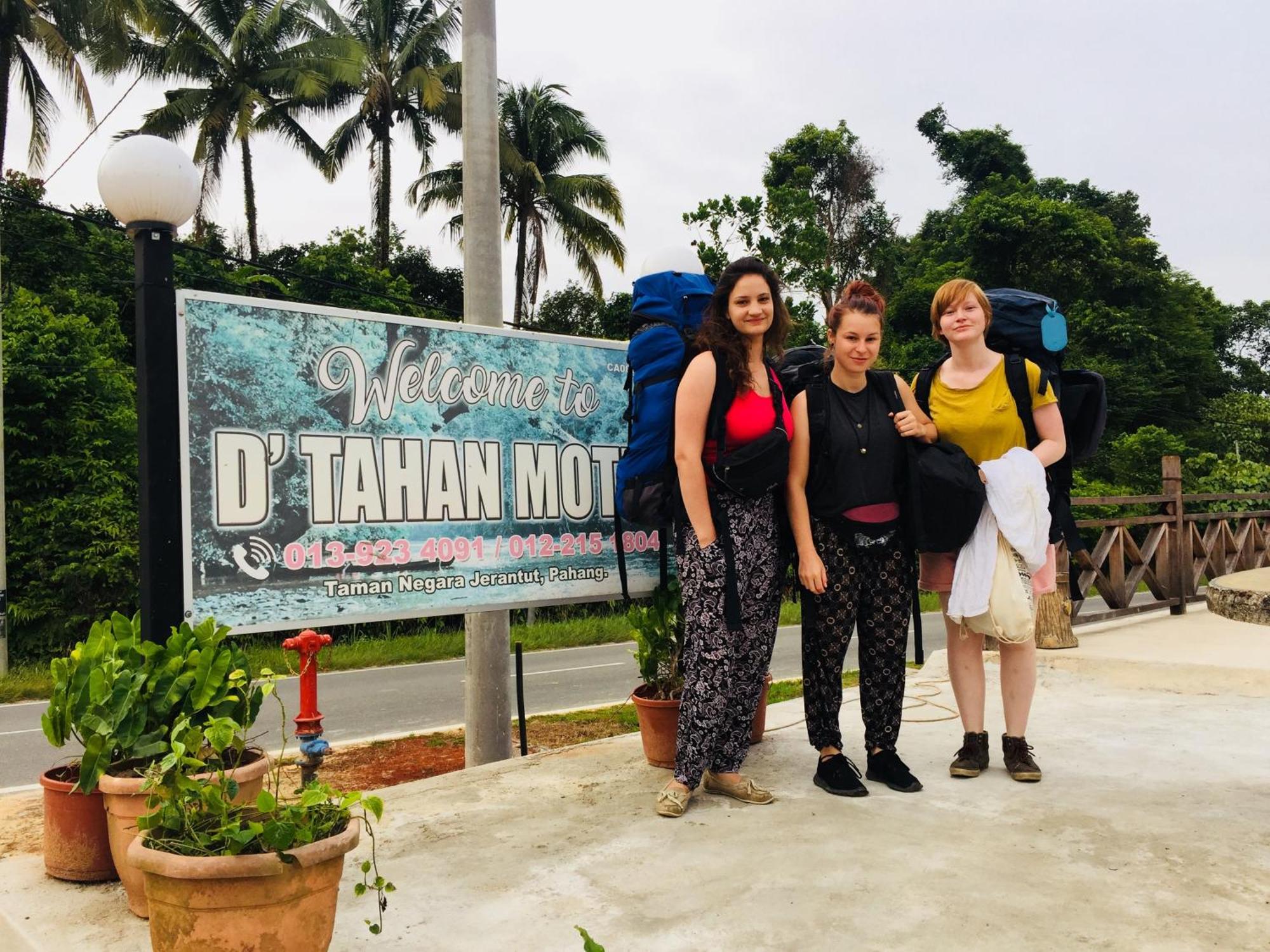 קואלה טהאן Dtahan Motel Taman Negara מראה חיצוני תמונה
